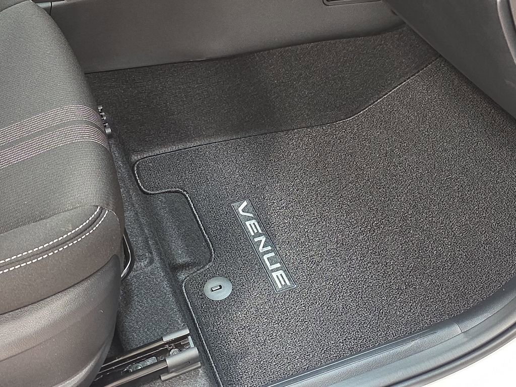 Used 2026 Hyundai Venue SEL FWD image 9