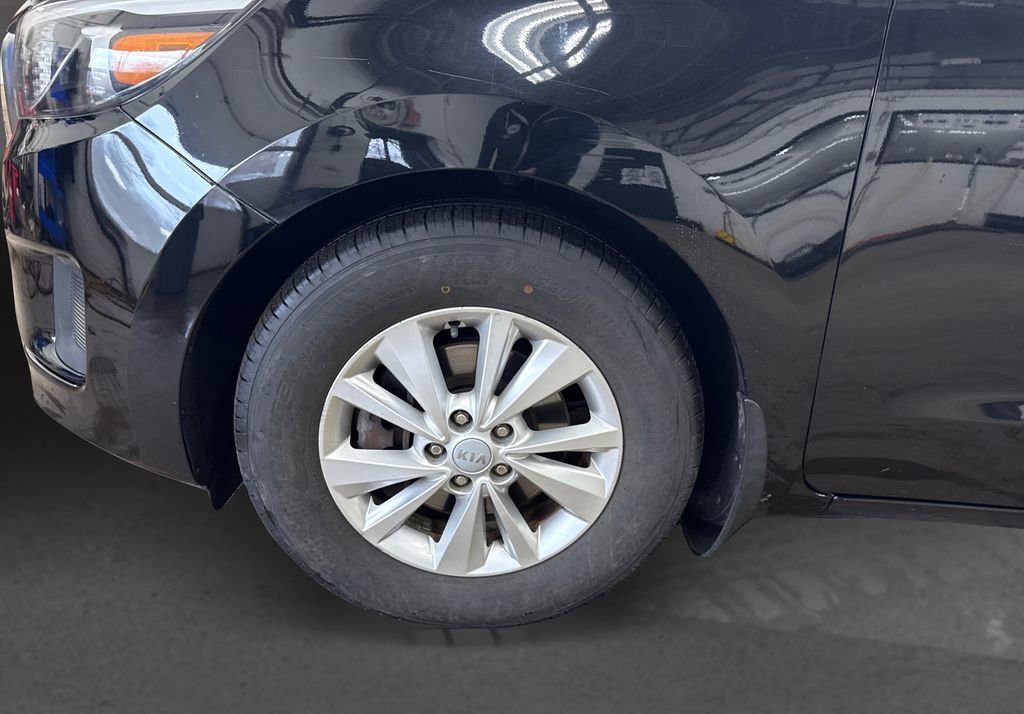 Used 2015 Kia Sedona LX w/ LX Convenience Package image 12