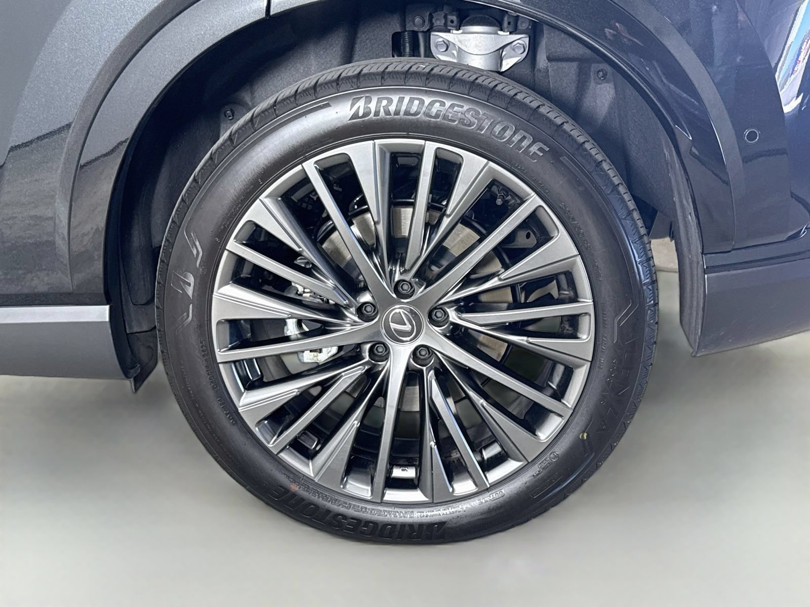 Used 2025 Lexus RX 450h AWD w/ Convenience Package image 33