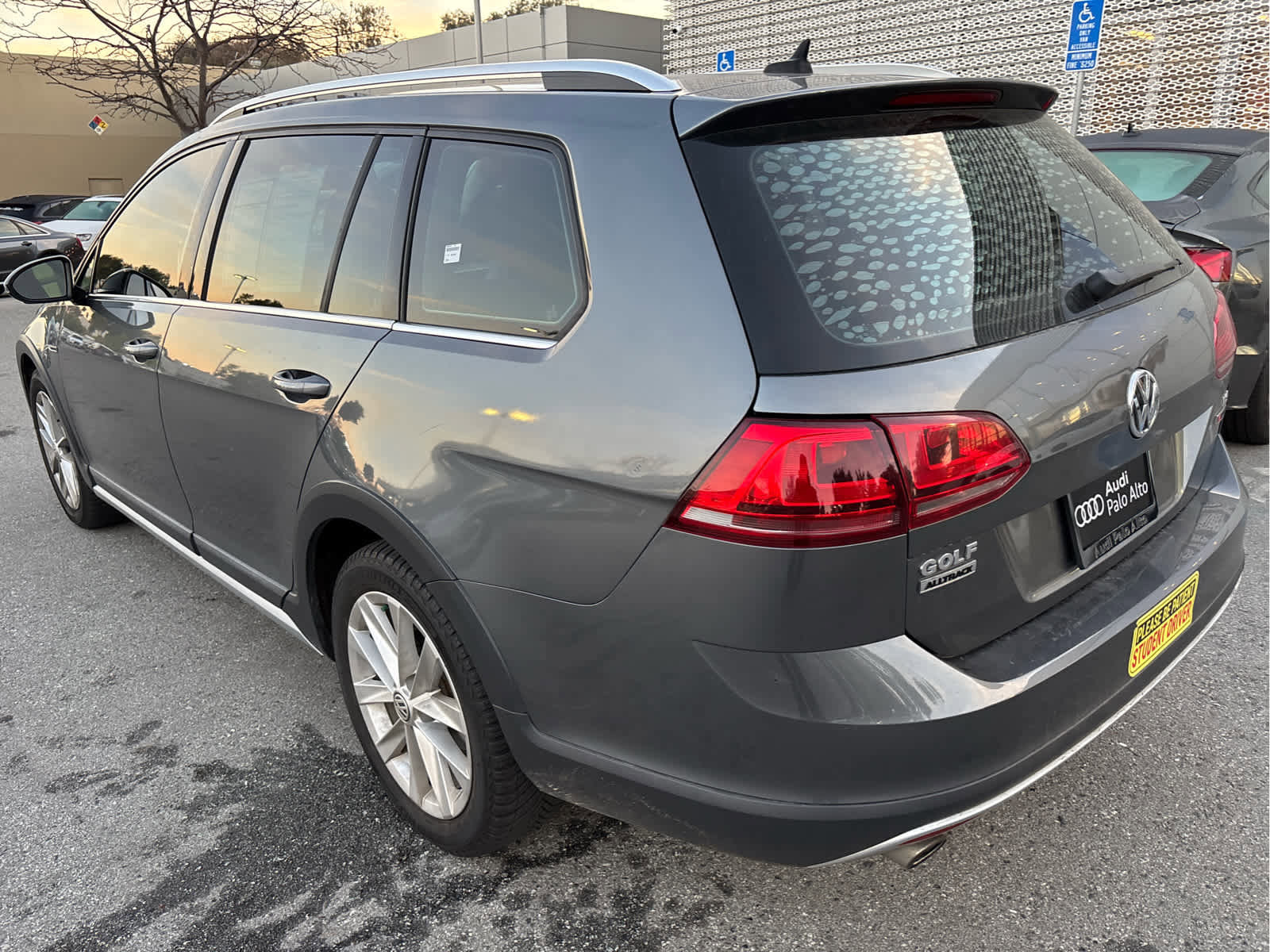 Used 2017 Volkswagen Golf Alltrack S image 4
