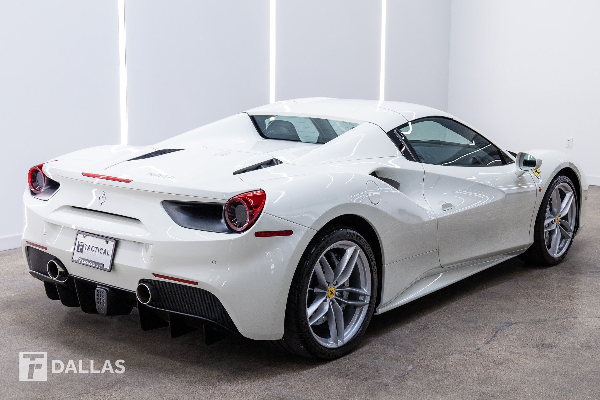 Used 2018 Ferrari 488 Spider RWD image 11