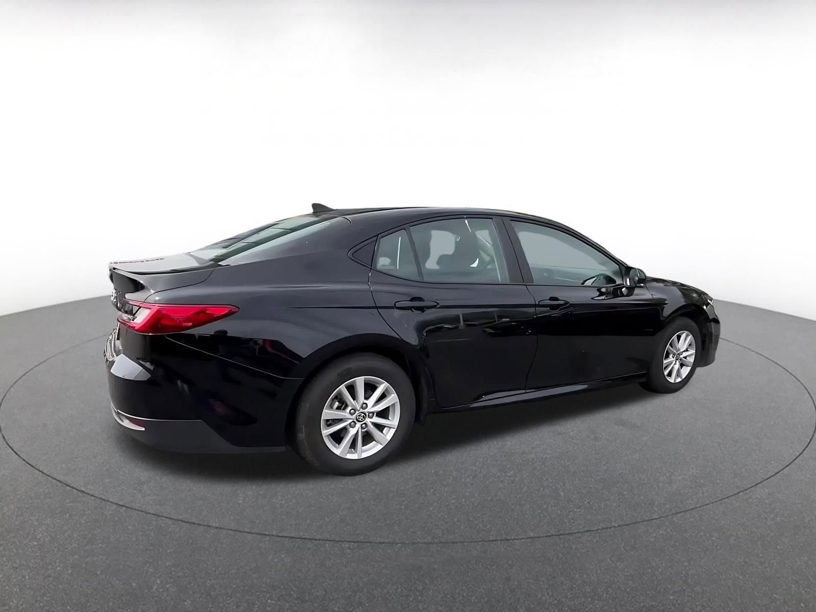 Used 2025 Toyota Camry LE FWD image 15