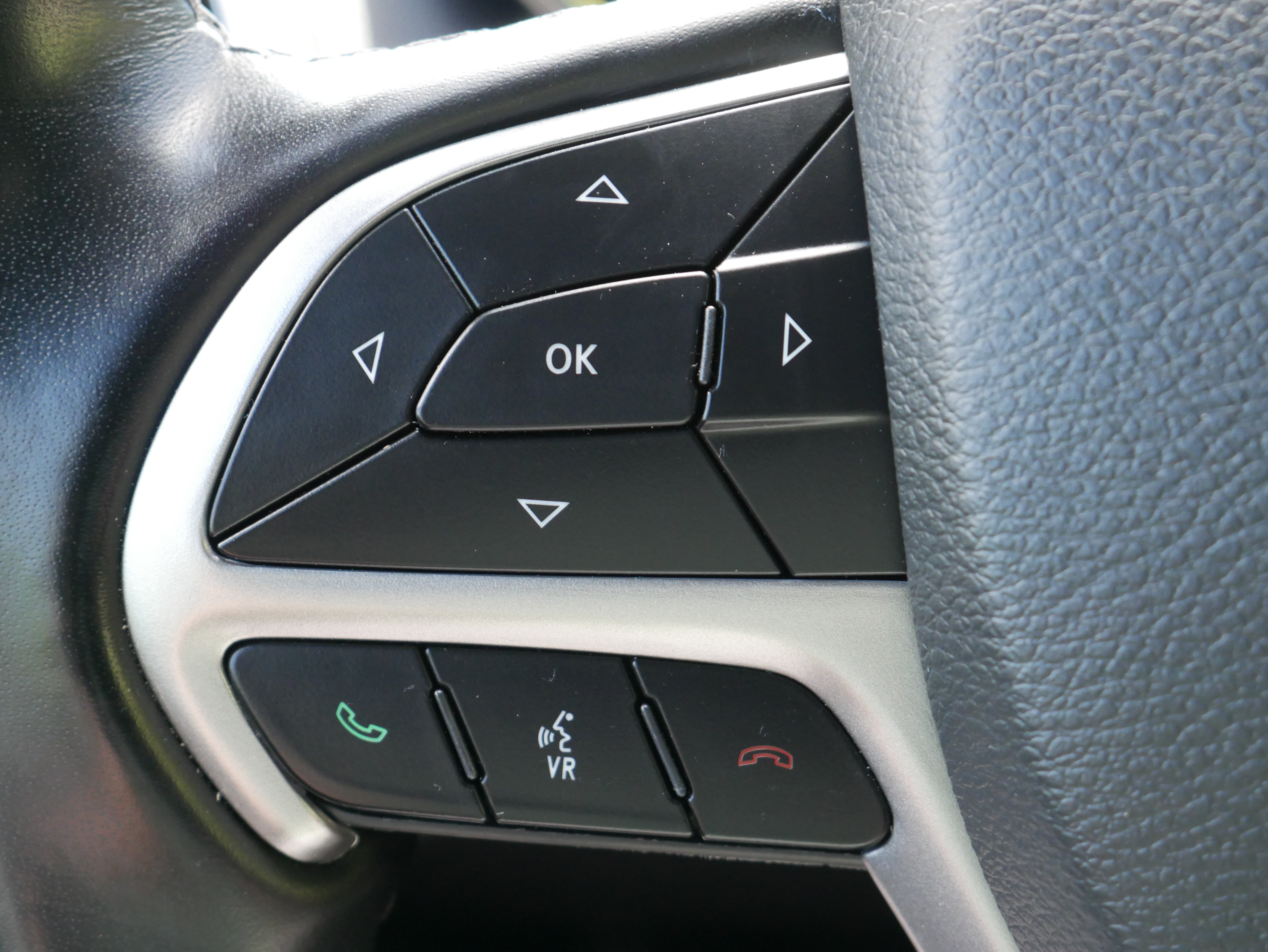 Used 2022 Jeep Grand Cherokee Laredo X AWD/4WD image 25