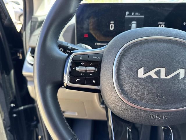 Used 2025 Kia Carnival image 28