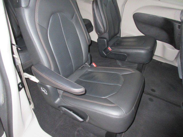 Used 2019 Chrysler Pacifica Touring-L Plus w/ Advanced Safetytec Group image 18