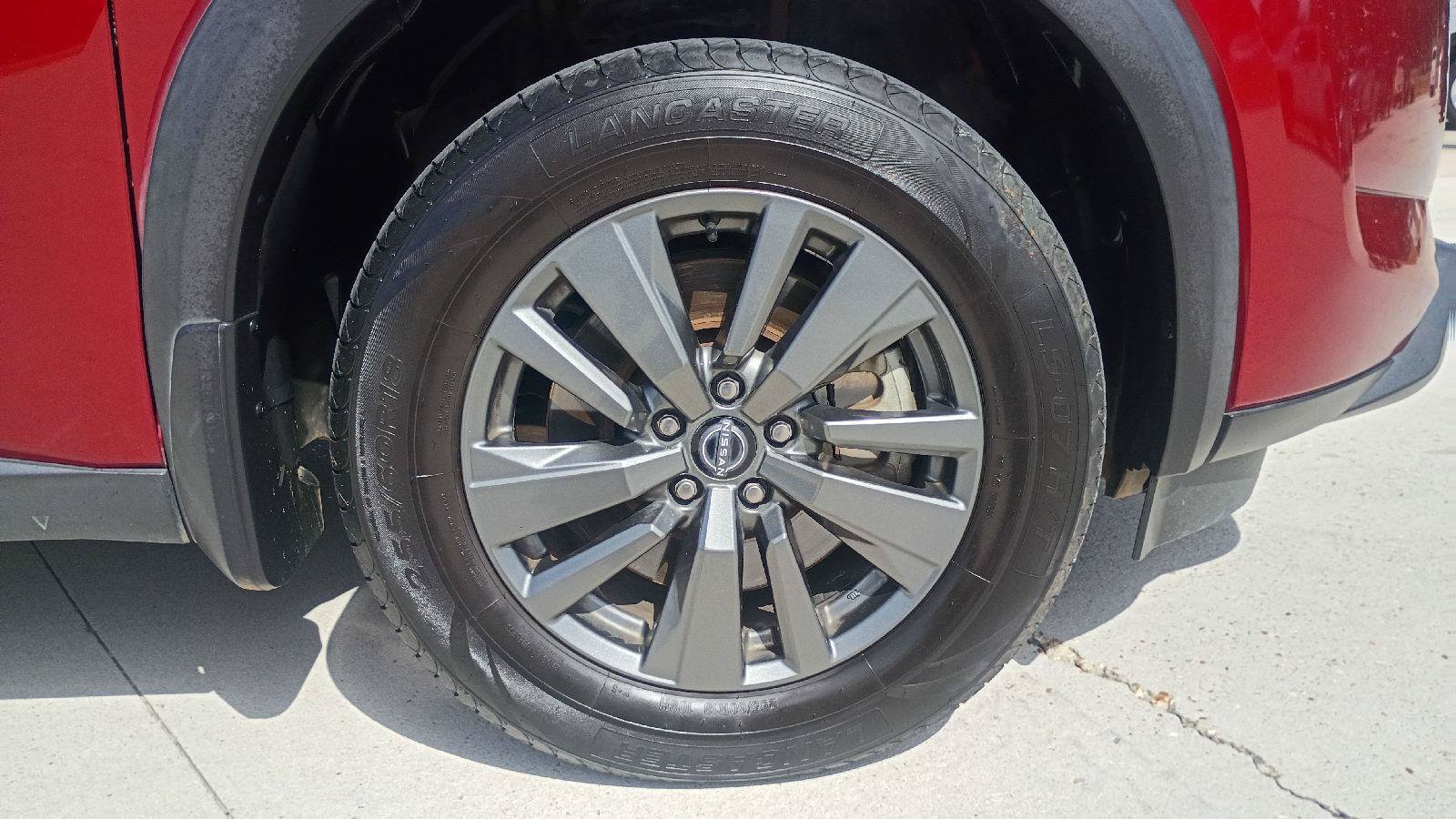Used 2022 Nissan Pathfinder SV w/ SV Black Package FWD image 22
