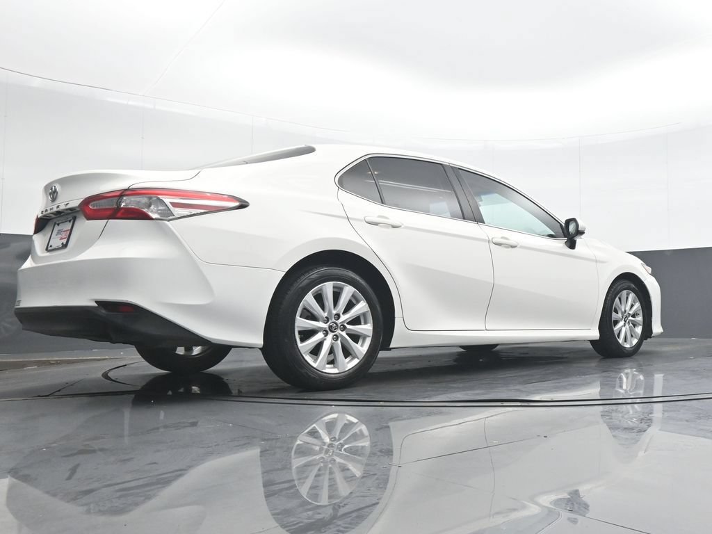 Used 2018 Toyota Camry LE FWD image 31
