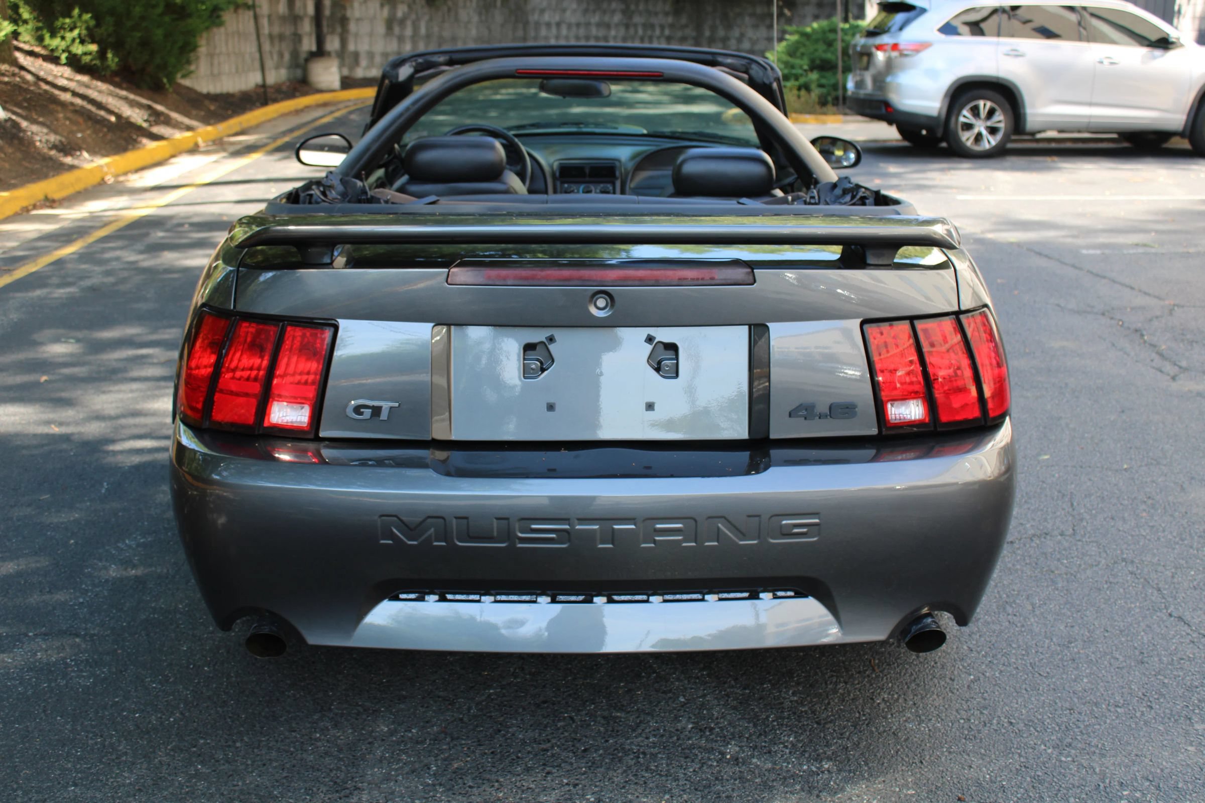 Used 2004 Ford Mustang GT RWD image 8