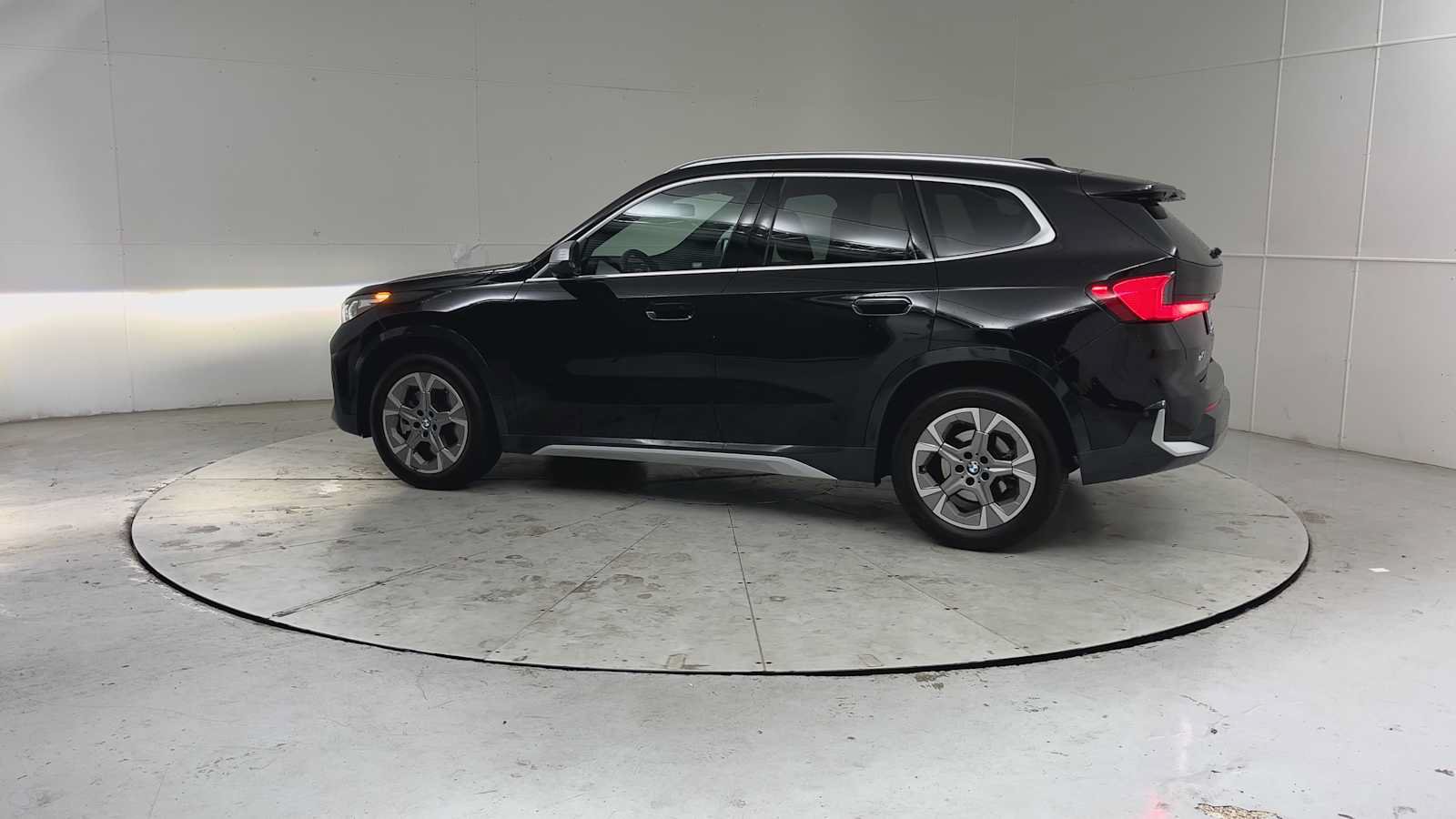 Used 2024 BMW X1 xDrive28i w/ Convenience Package AWD/4WD image 3