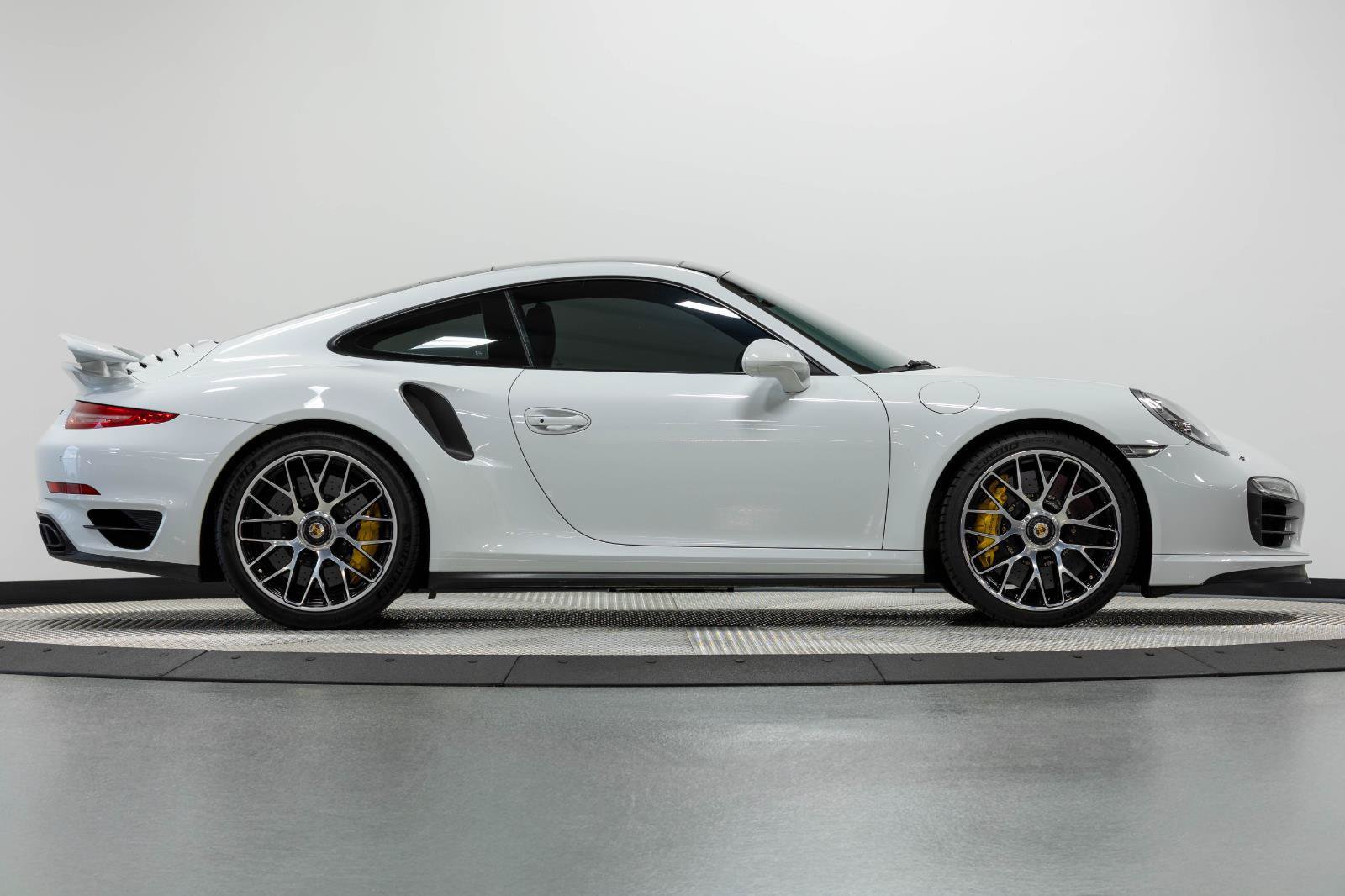 Used 2015 Porsche 911 Turbo S AWD/4WD image 22