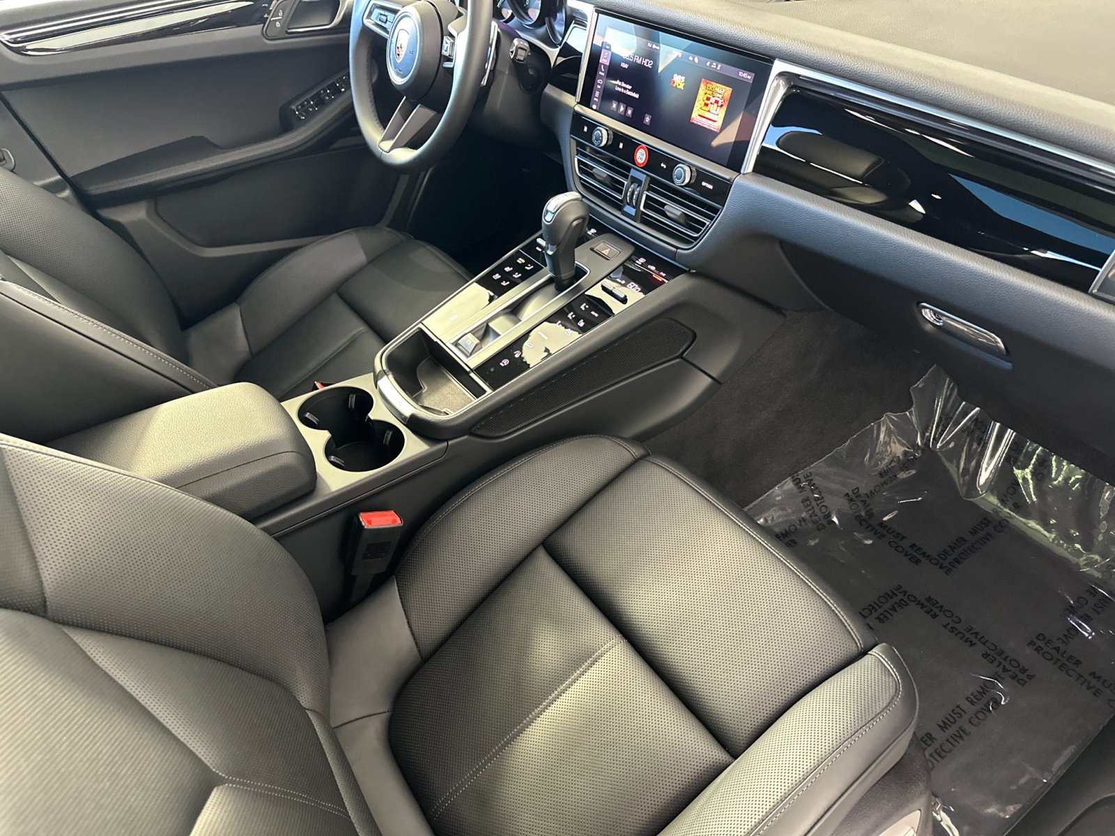 Certified 2026 Porsche Macan AWD/4WD image 18