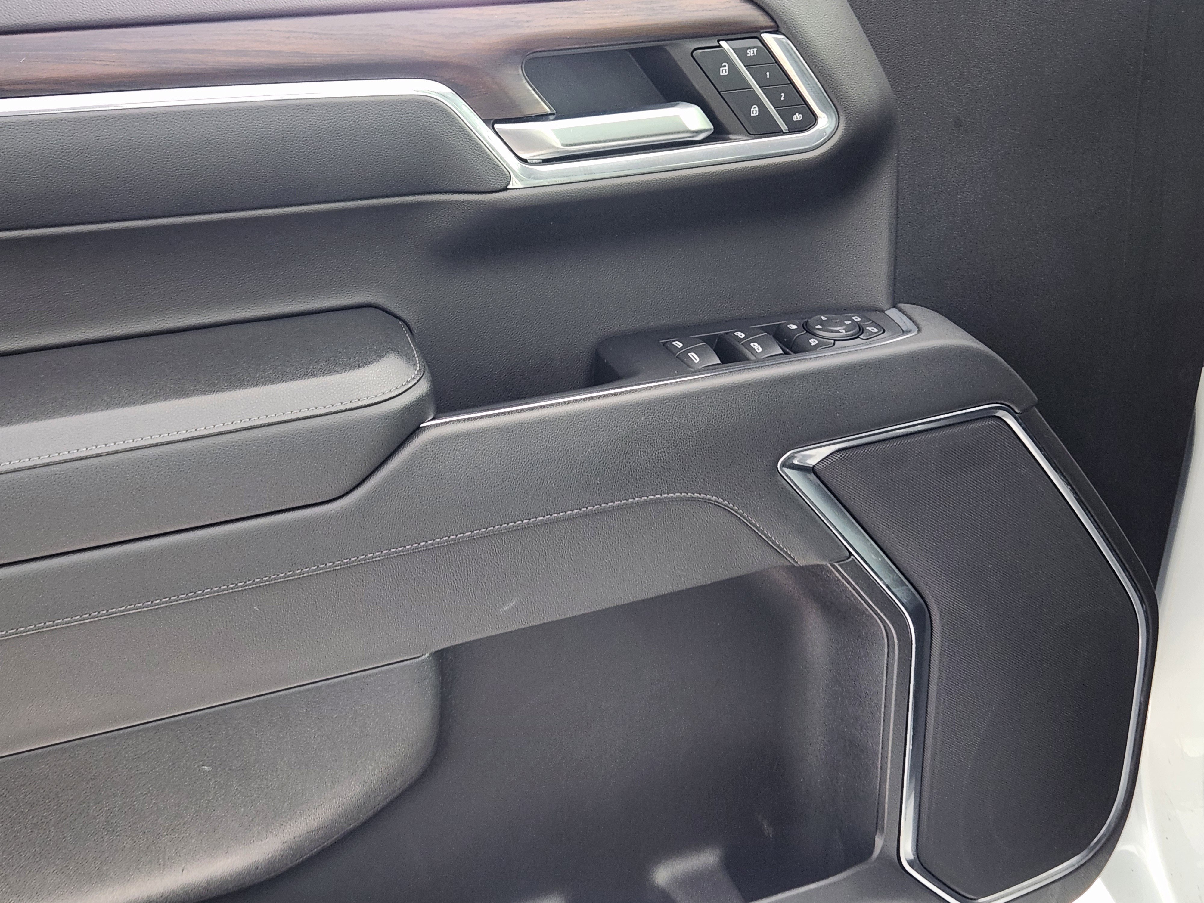 Used 2024 GMC Sierra 1500 SLT image 17