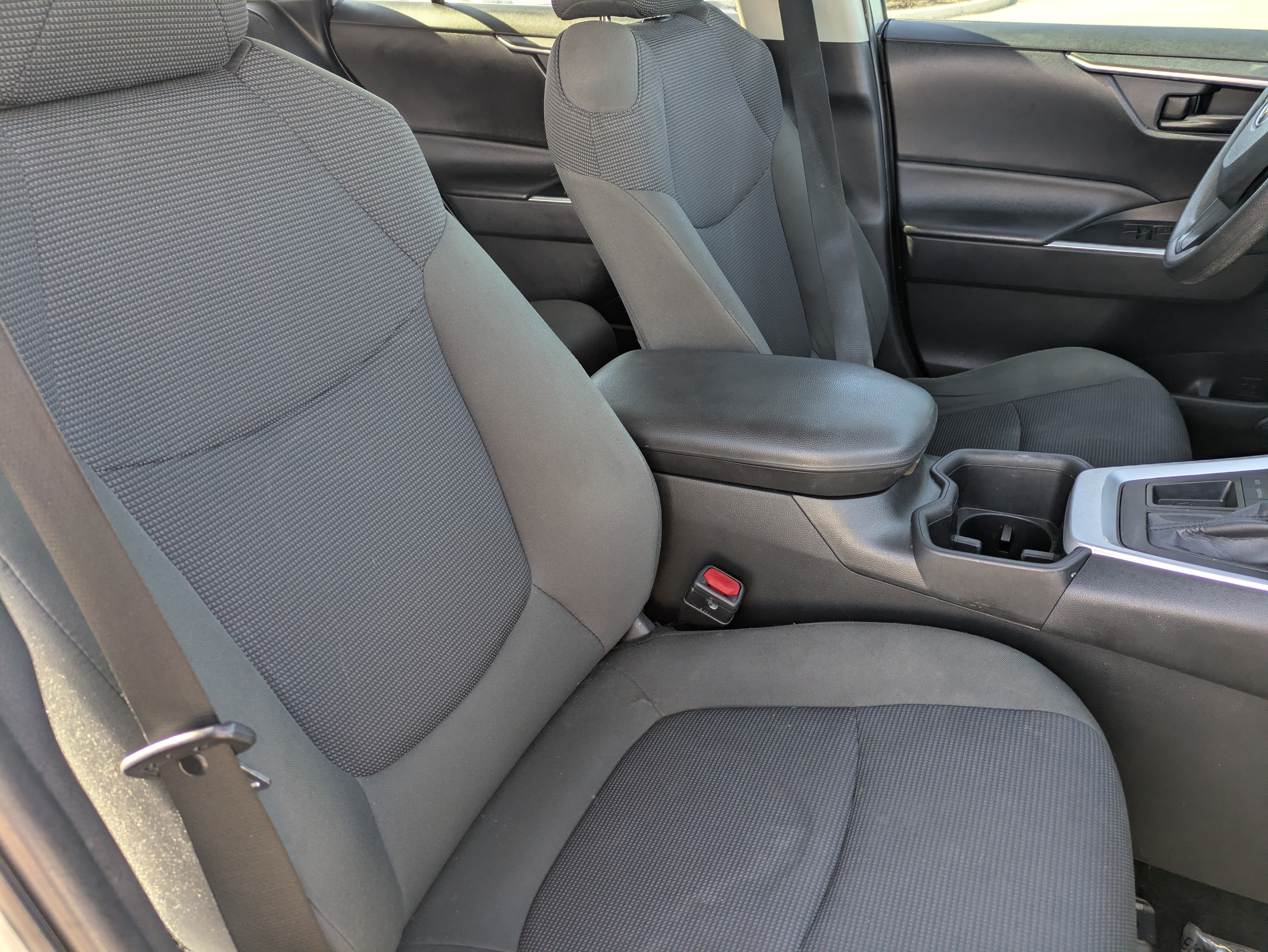 Used 2022 Toyota RAV4 LE w/ Carpet Mat Package (TMS) FWD image 11