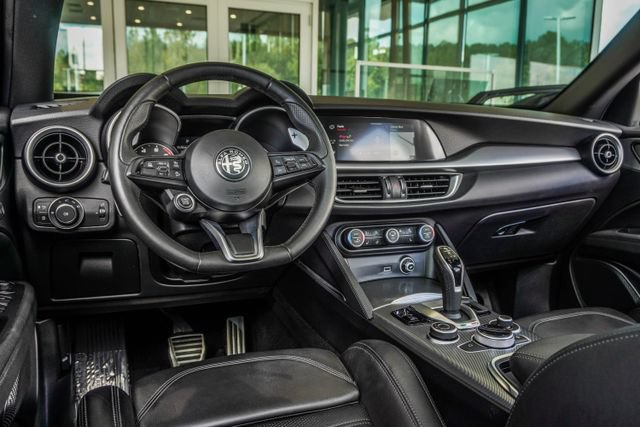 Used 2023 Alfa Romeo Stelvio Veloce AWD/4WD image 16