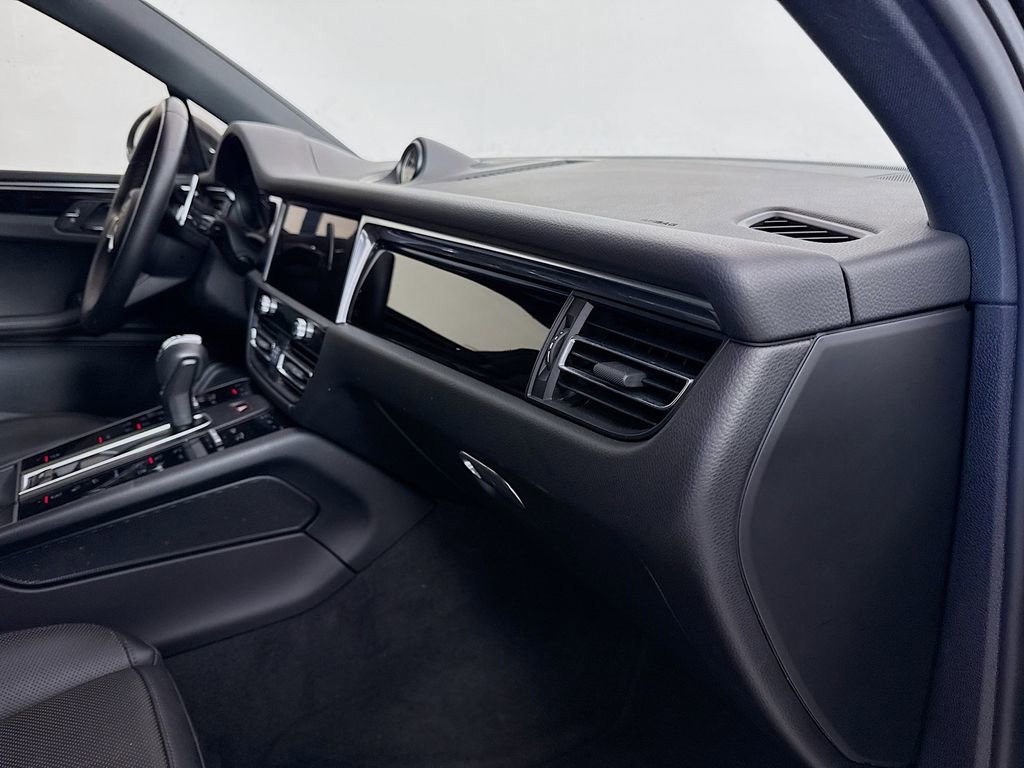 Used 2022 Porsche Macan image 30