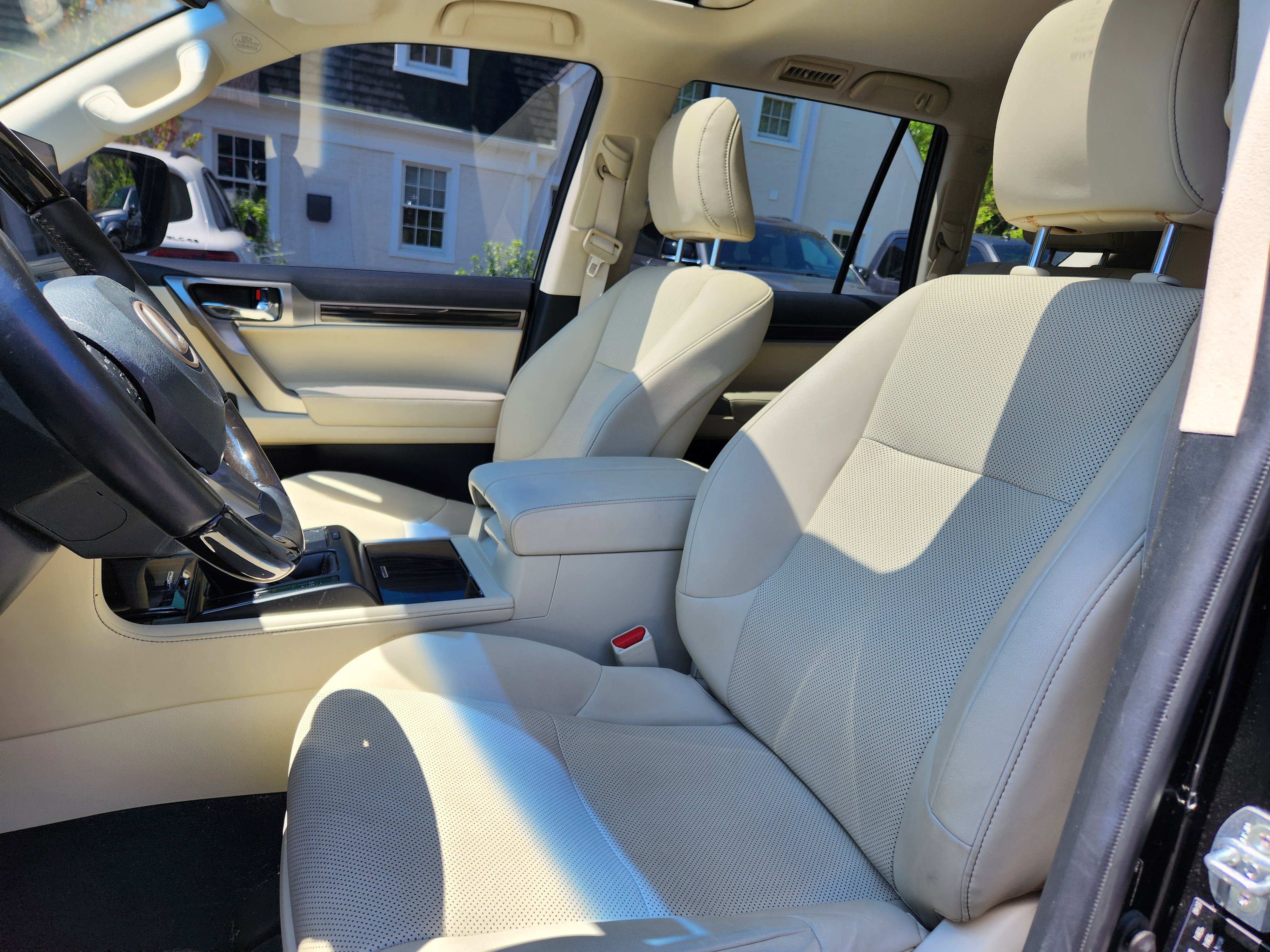 Used 2023 Lexus GX 460 Premium w/ Premium Package AWD/4WD image 10