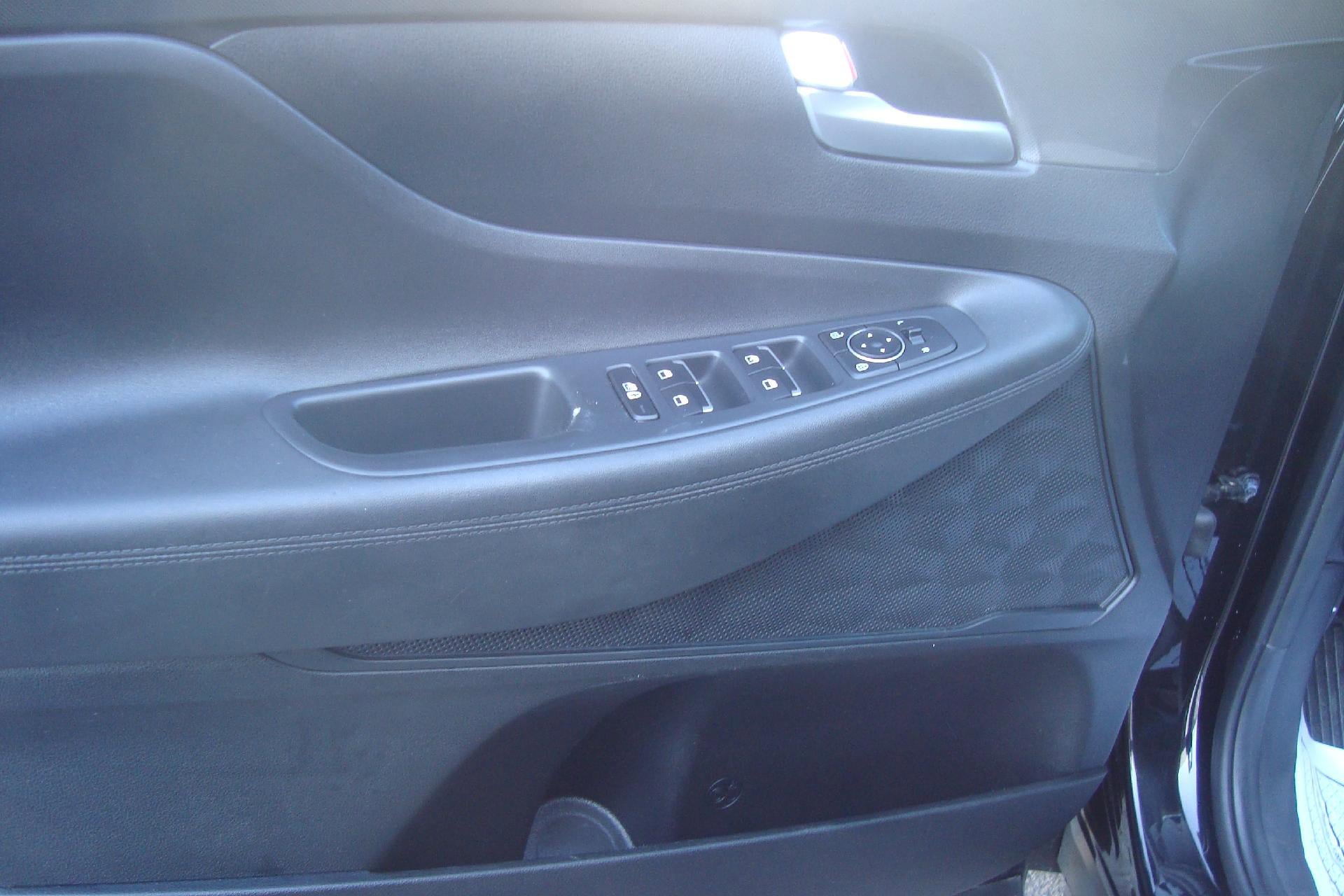 Used 2023 Hyundai Santa Fe SE AWD/4WD image 9
