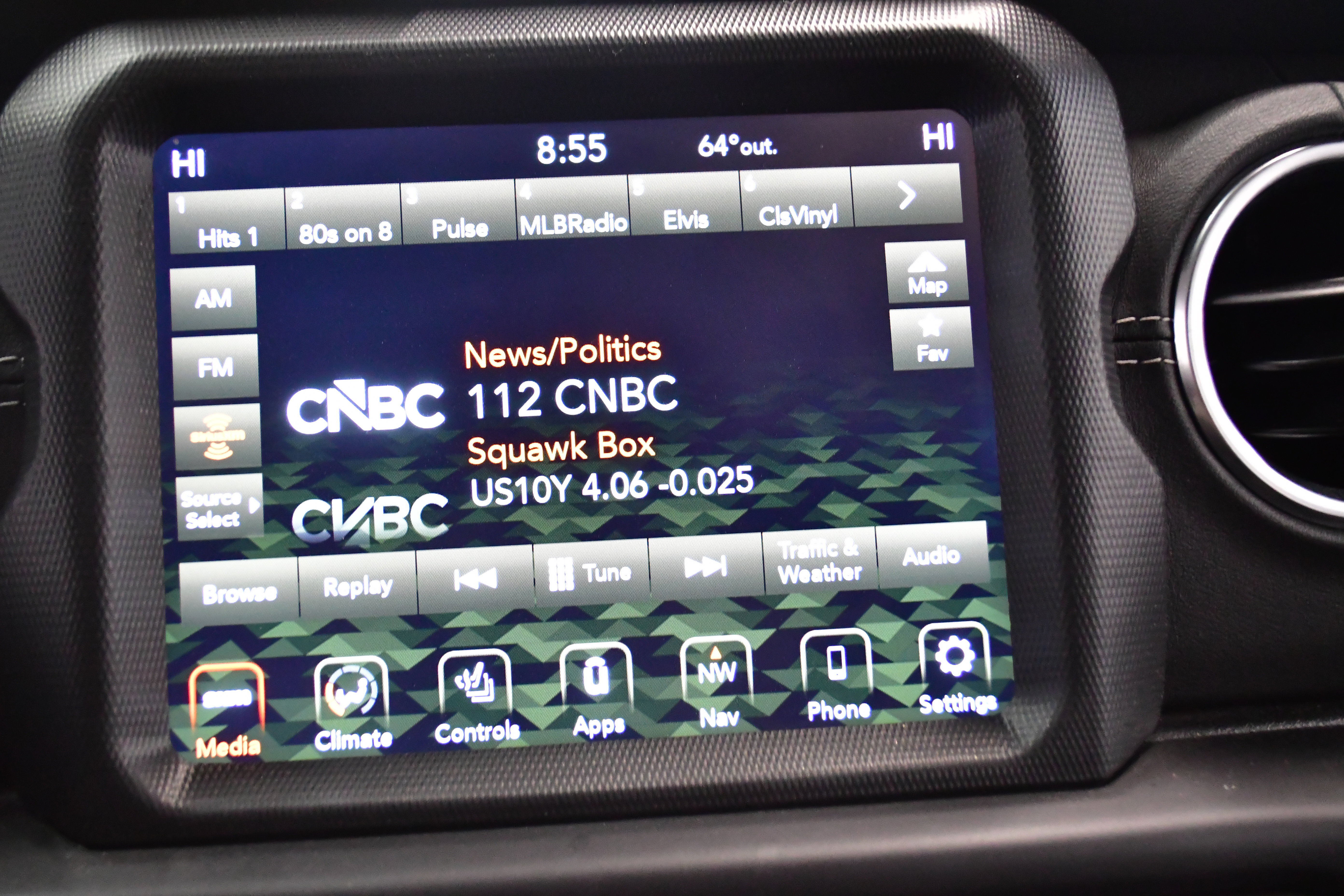 Used 2022 Jeep Wrangler Unlimited Sahara w/ Cold Weather Group image 38