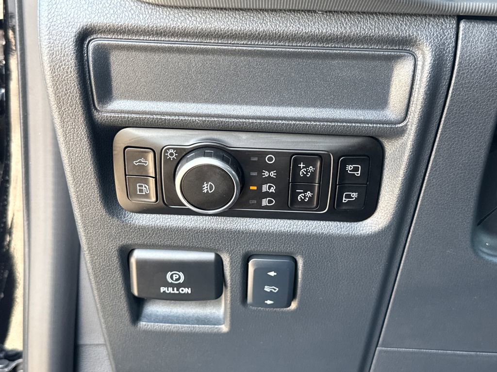 Used 2025 Ford F150 Lariat w/ Equipment Group 501A Mid image 13