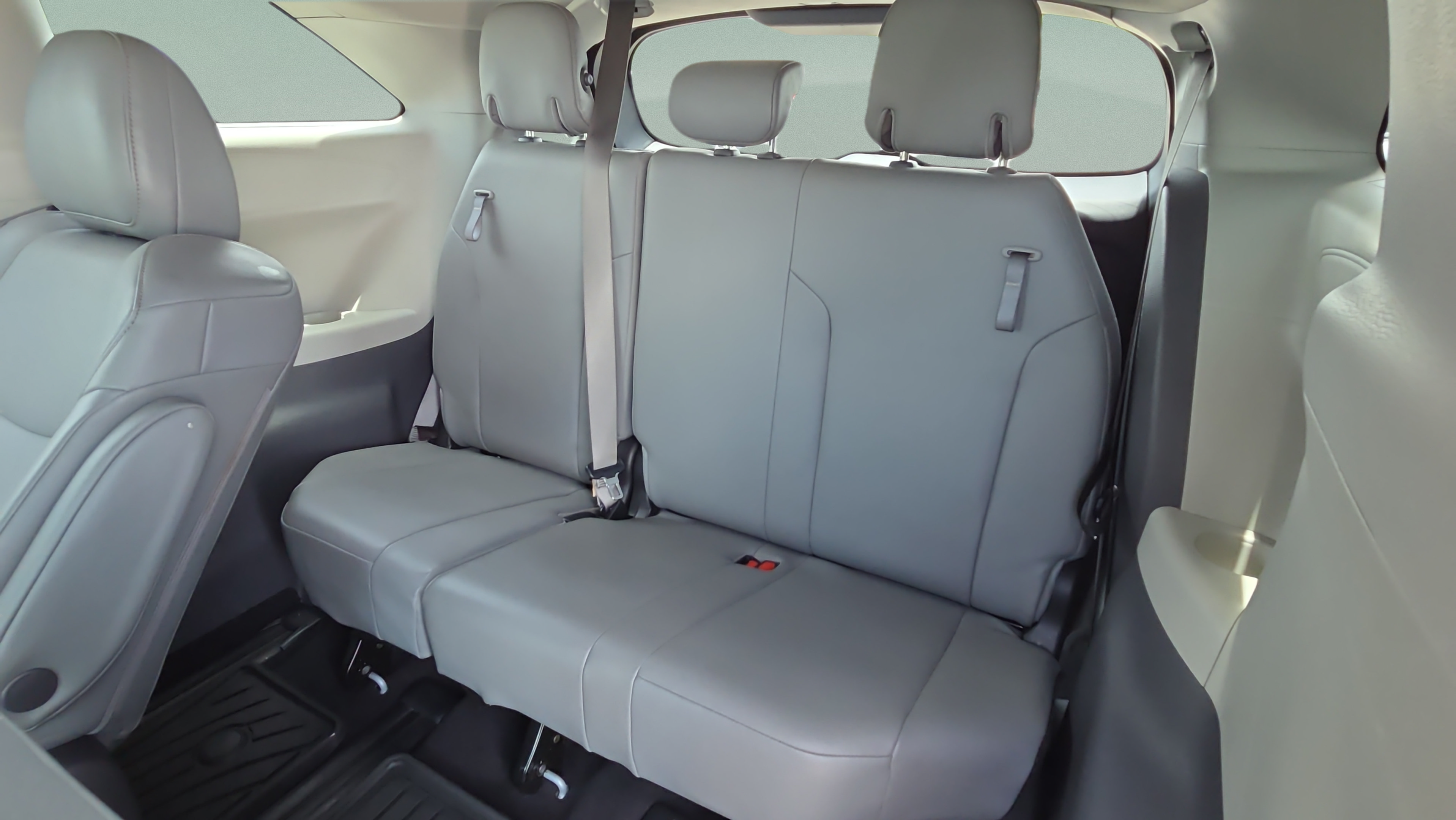 Certified 2021 Toyota Sienna XLE FWD image 12