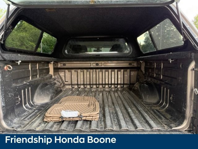 Used 2015 GMC Canyon SLE AWD/4WD image 41