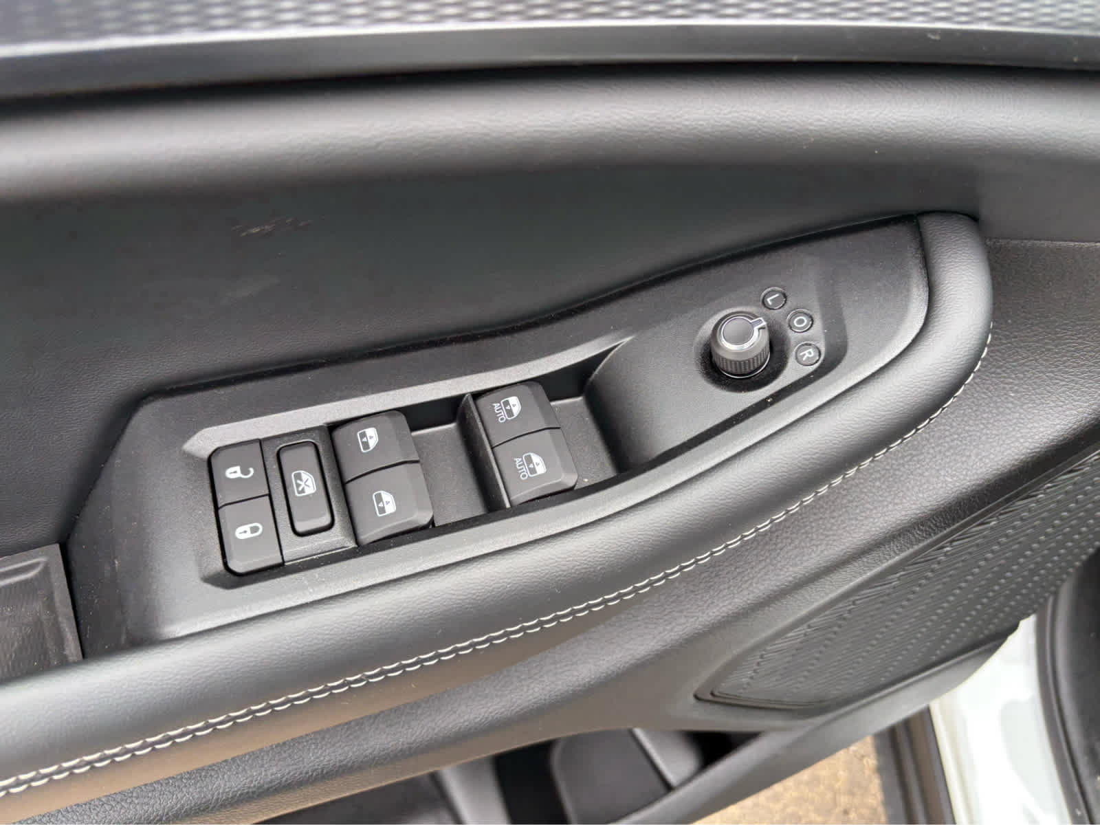 Used 2025 Jeep Grand Cherokee Laredo RWD image 19