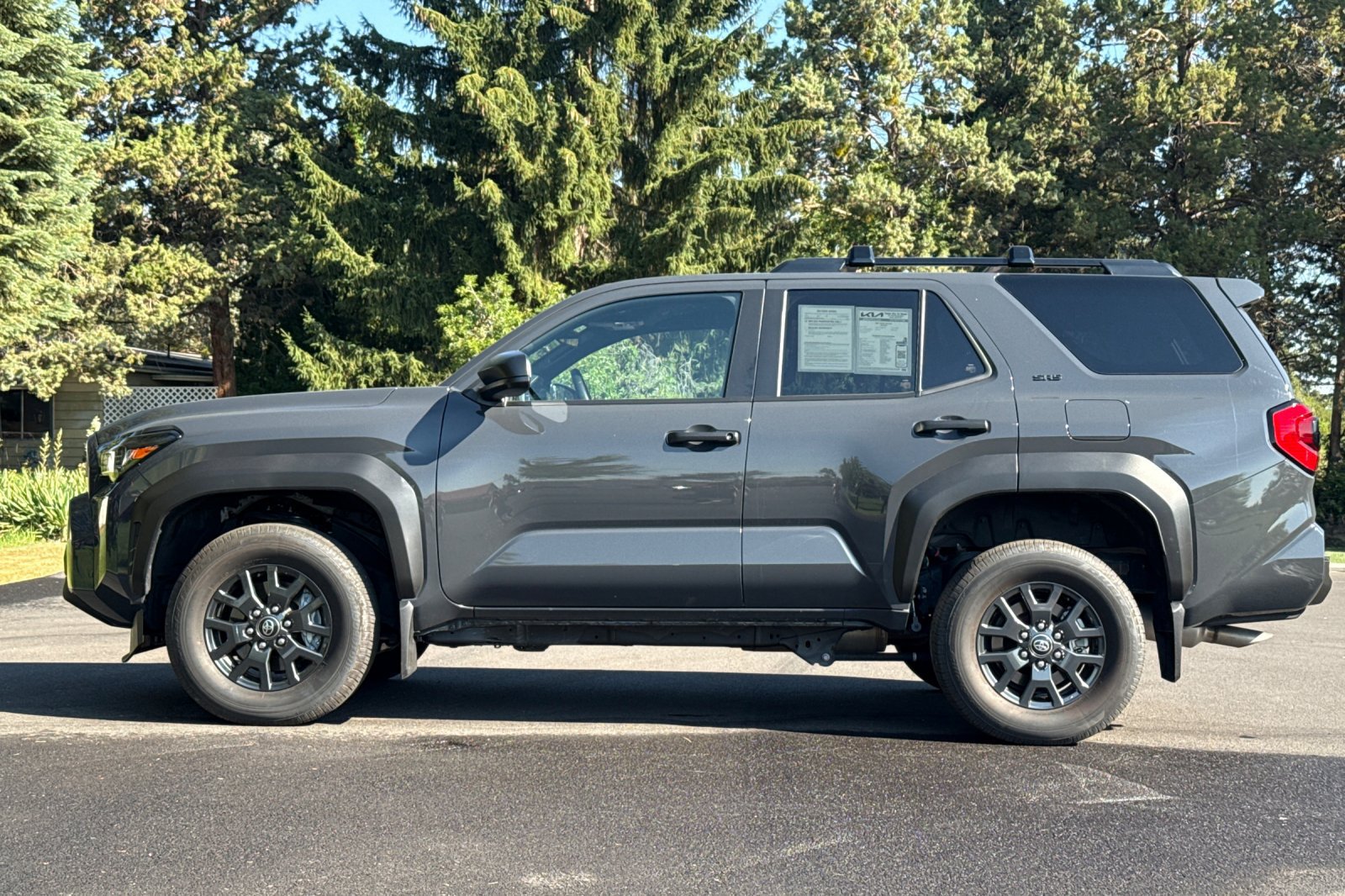 Used 2025 Toyota 4Runner SR5 AWD/4WD image 7
