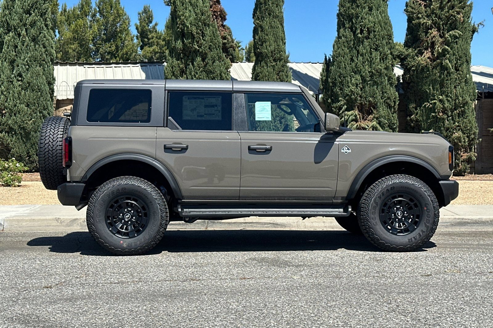New 2026 Ford Bronco Outer Banks w/ Sasquatch Package AWD/4WD image 3