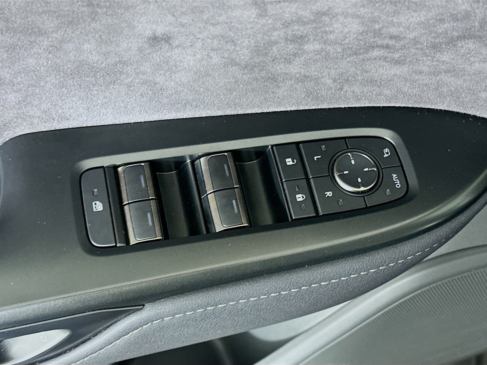 Used 2024 Lexus RZ 450e Premium w/ Accessory Package (2T) AWD/4WD image 15