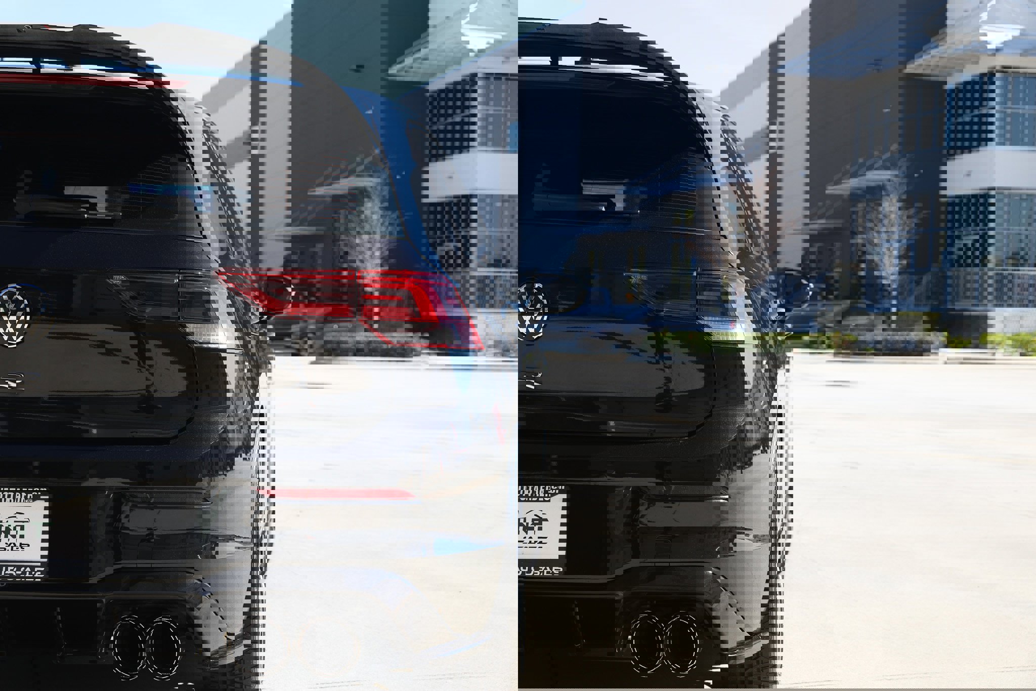 Used 2023 Volkswagen Golf R image 41