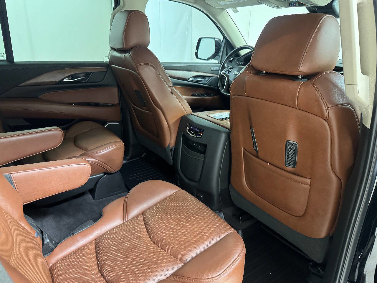 Used 2020 Cadillac Escalade Premium Luxury AWD/4WD image 28