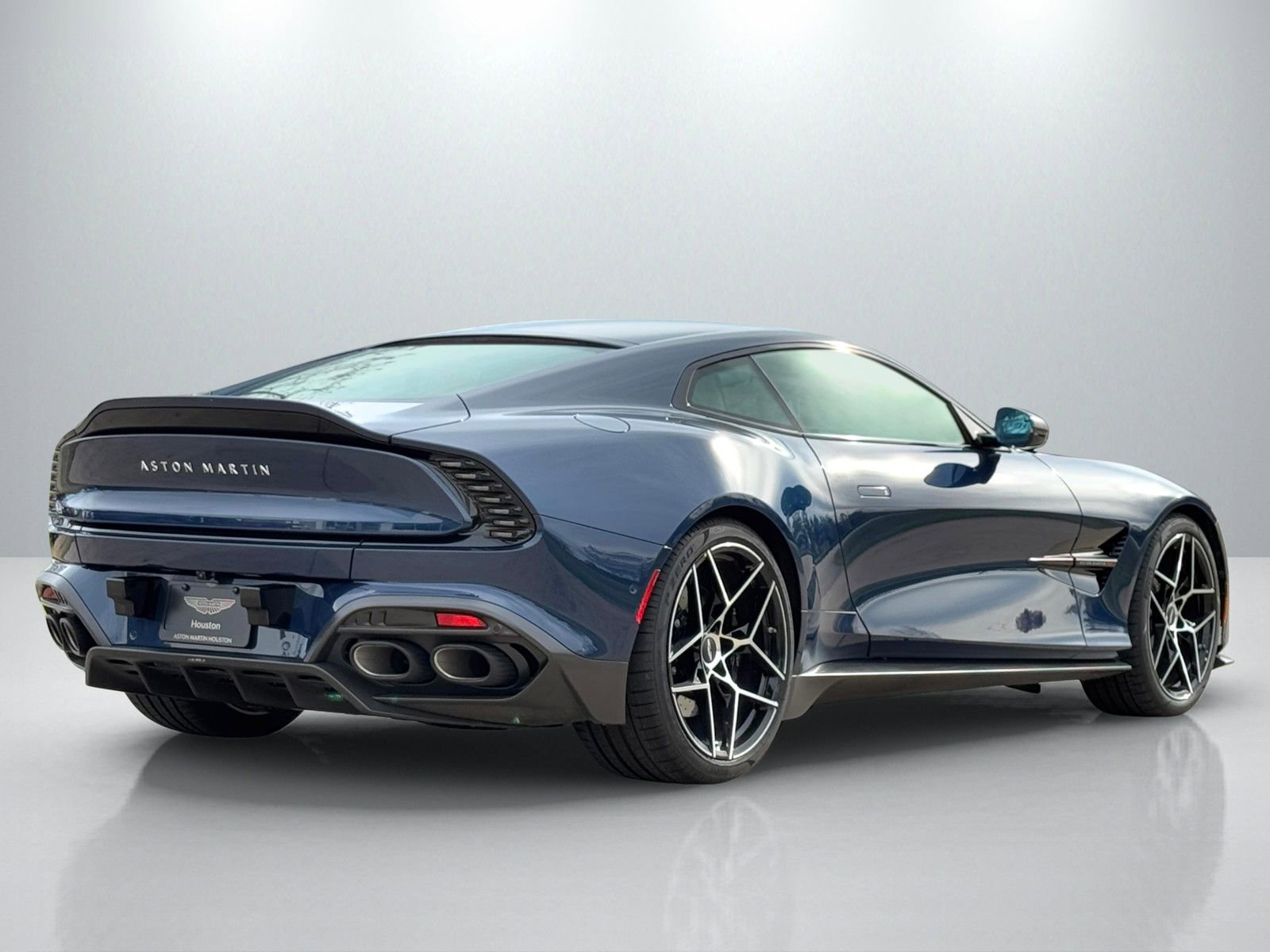 New 2025 Aston Martin Vanquish V12 image 10