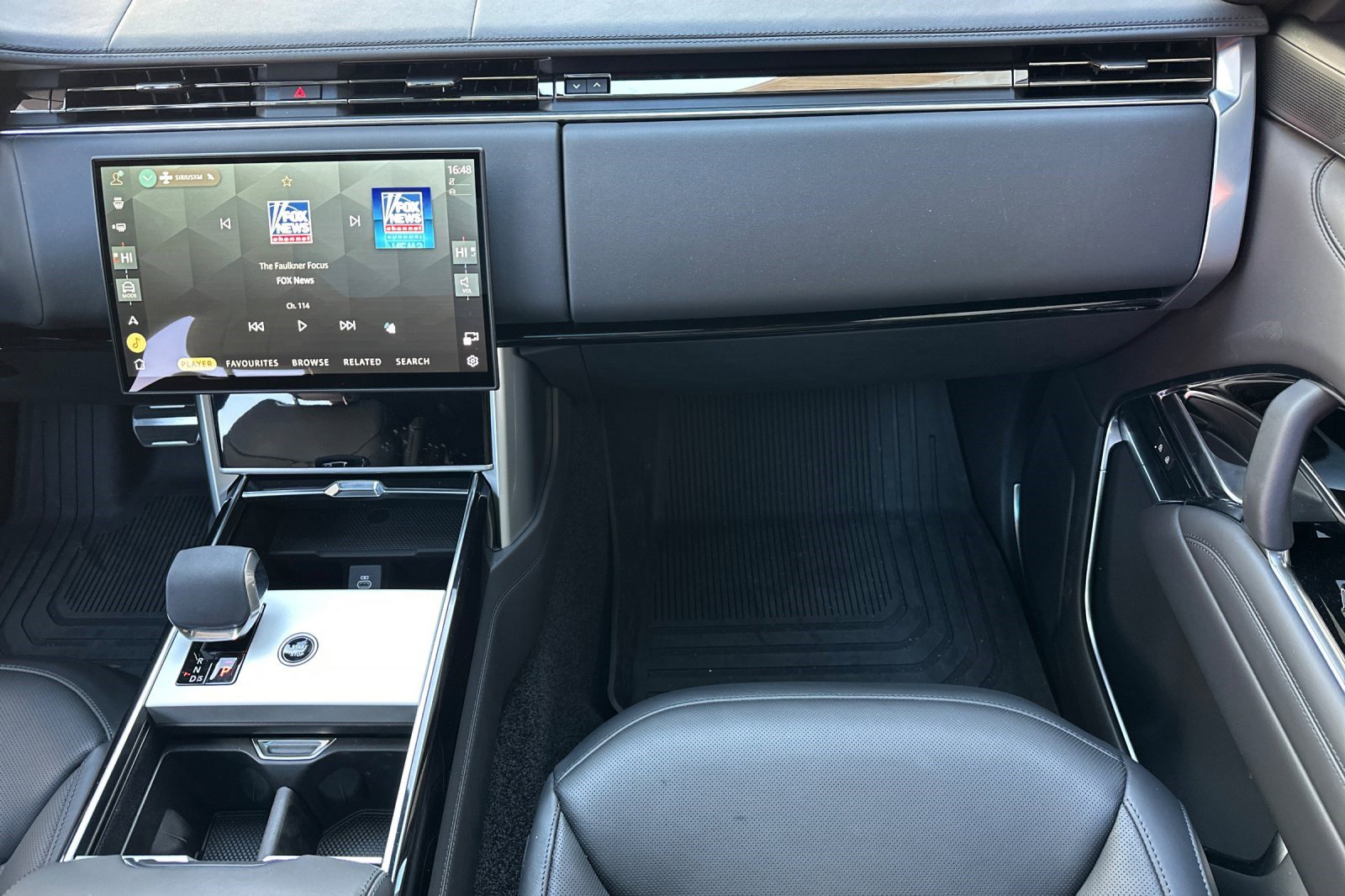 Used 2025 Land Rover Range Rover SE image 29