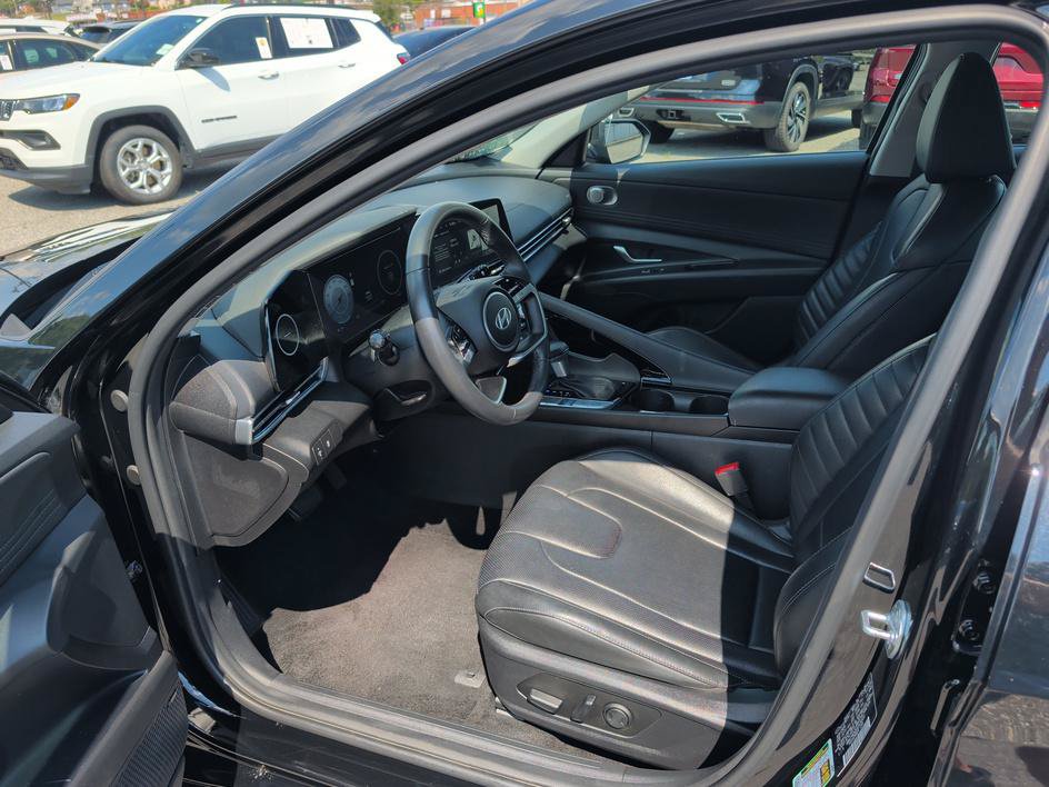 Used 2025 Hyundai Elantra Limited FWD image 8
