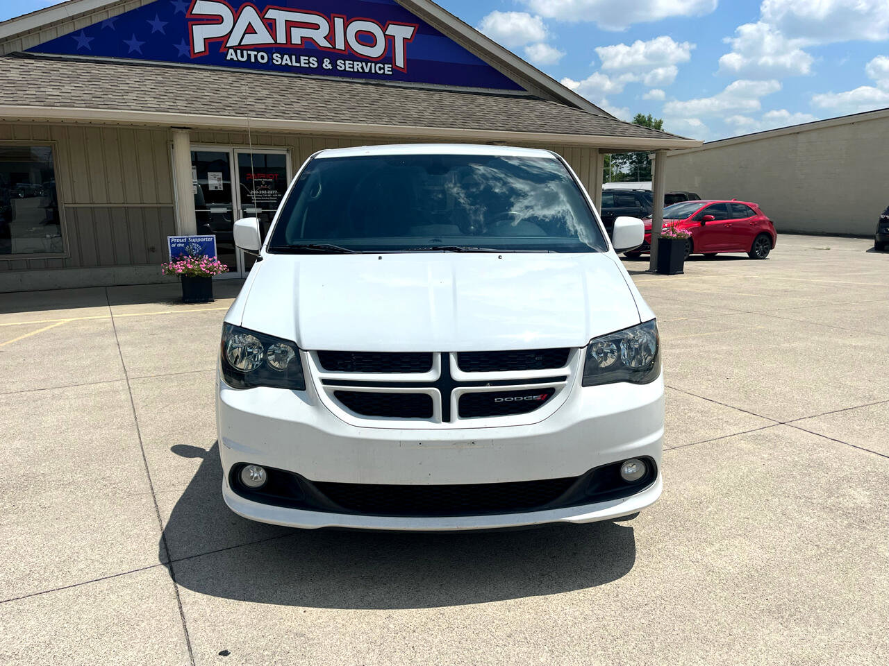 Used 2019 Dodge Grand Caravan GT image 2