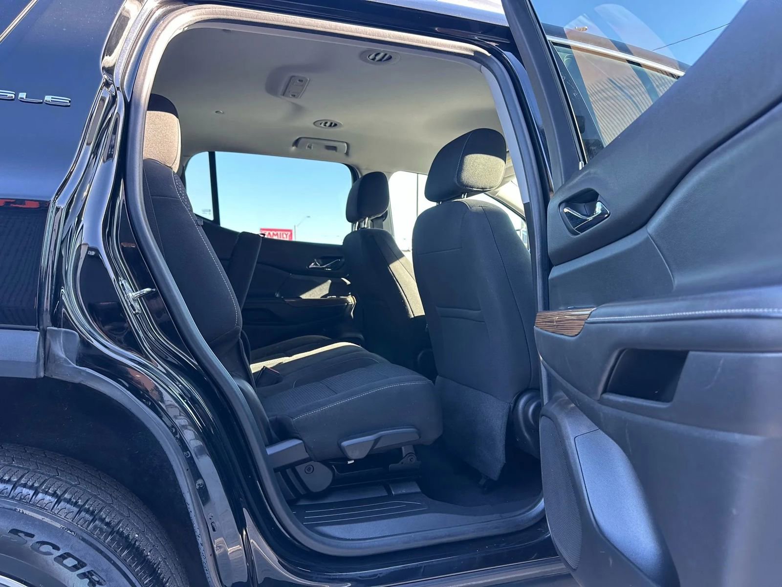 Used 2020 GMC Acadia SLE w/ Driver Convenience Package image 10