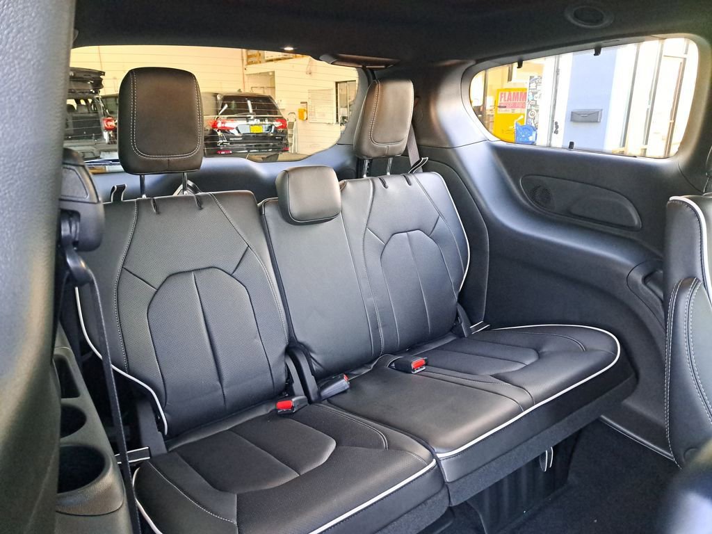 New 2026 Chrysler Pacifica Limited w/ Uconnect Theater Family Group AWD/4WD image 16