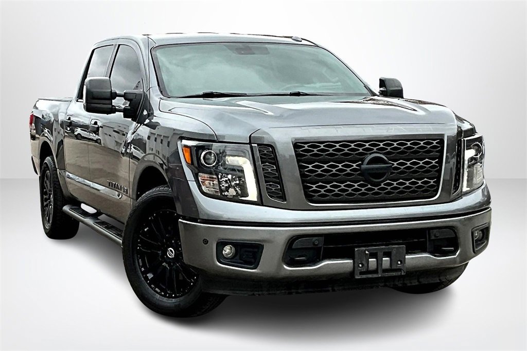 Used 2018 Nissan Titan PRO-4X image 3