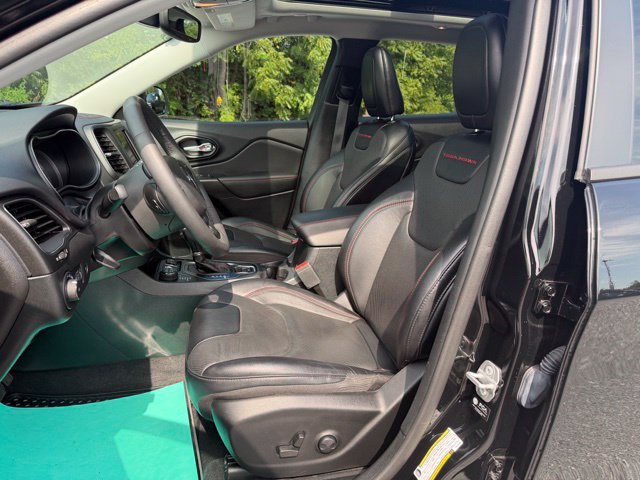 Used 2023 Jeep Cherokee Trailhawk w/ Sun & Sound Group AWD/4WD image 11