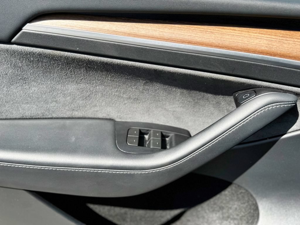 Used 2024 Tesla Model Y Long Range RWD image 87
