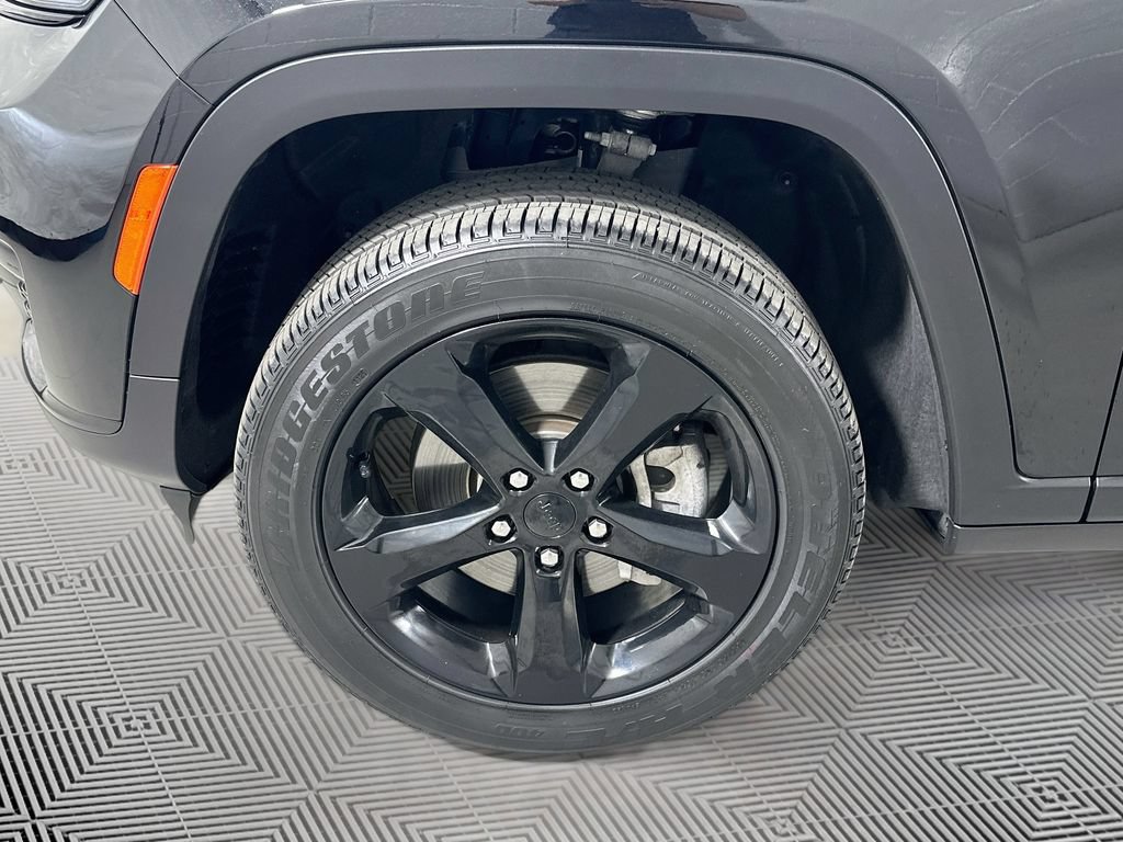 Used 2025 Jeep Grand Cherokee L Altitude AWD/4WD image 14
