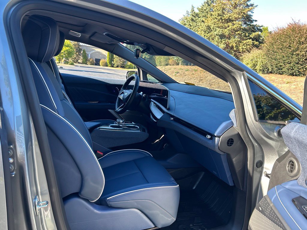 Used 2025 Cadillac Optiq Luxury 2 w/ LPO, Floor Liner Package AWD/4WD image 43