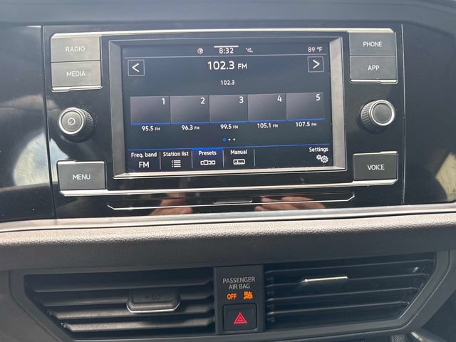 Used 2022 Volkswagen Jetta SE w/ Panoramic Sunroof Package FWD image 17