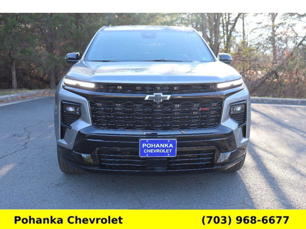 Used 2024 Chevrolet Traverse RS image 2
