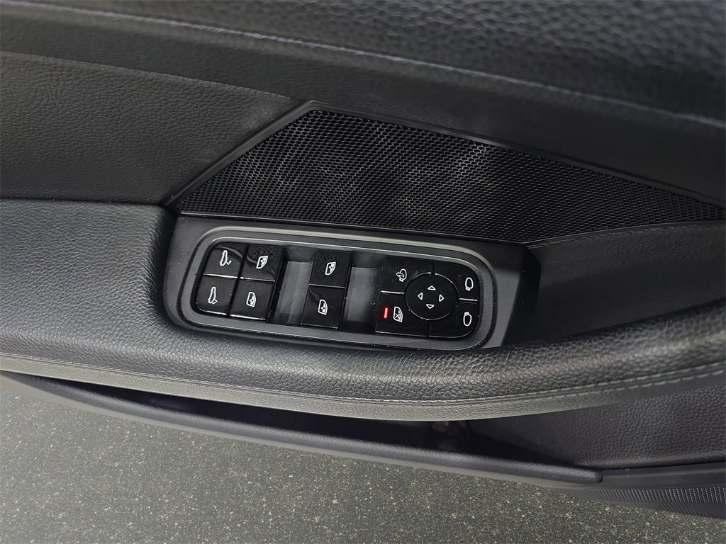 Used 2018 Porsche Panamera 4 image 30