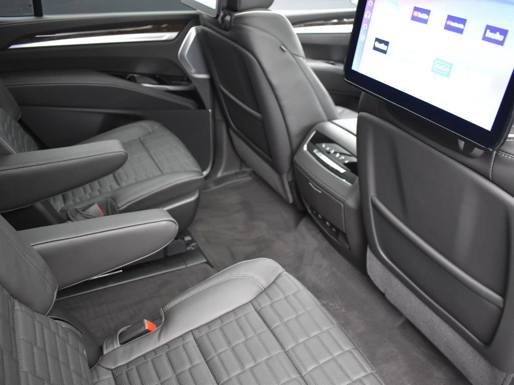 Certified 2026 Cadillac Escalade Platinum Sport w/ LPO, ONYX Package AWD/4WD image 35