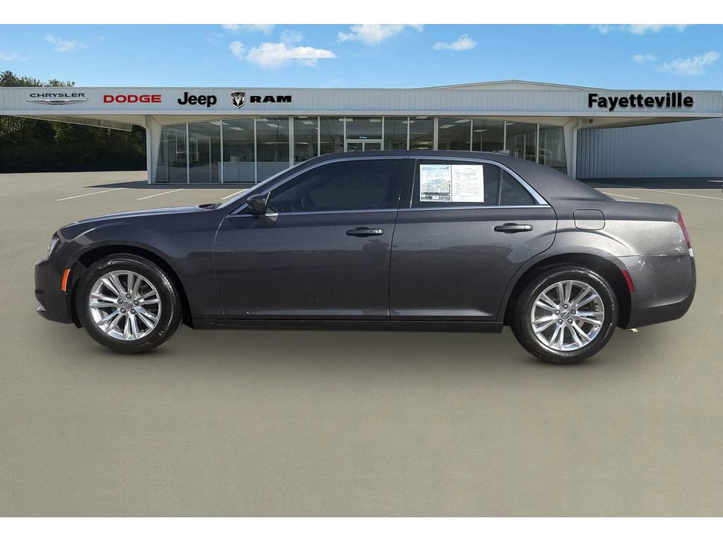 Used 2018 Chrysler 300 Touring L image 6