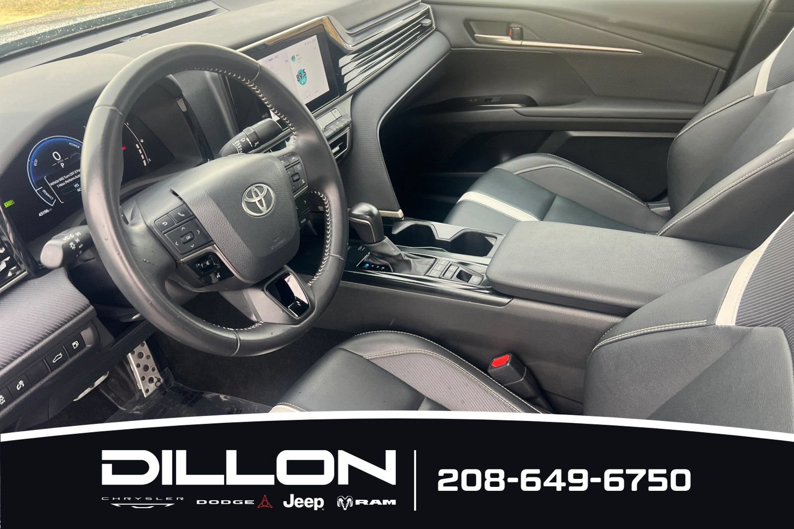 Used 2025 Toyota Camry SE FWD image 4