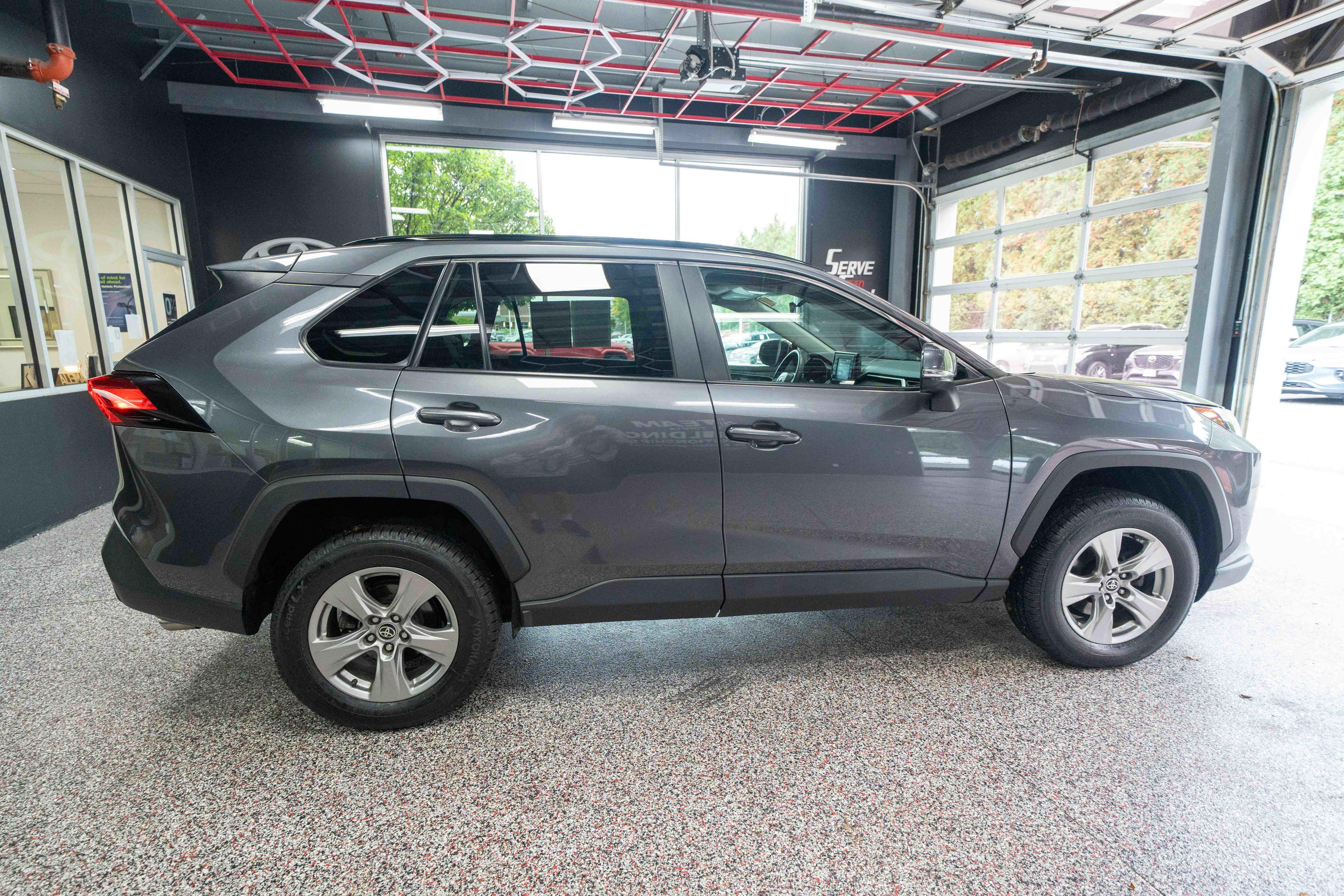 Used 2022 Toyota RAV4 XLE w/ Convenience Package AWD/4WD image 4