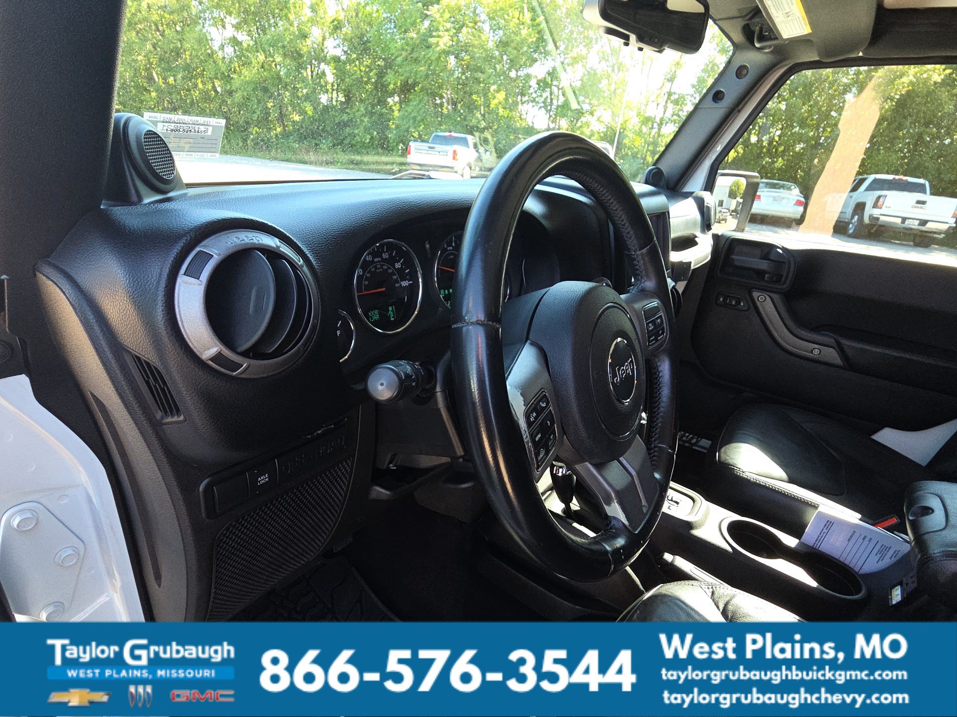 Used 2013 Jeep Wrangler Unlimited Sahara AWD/4WD image 14